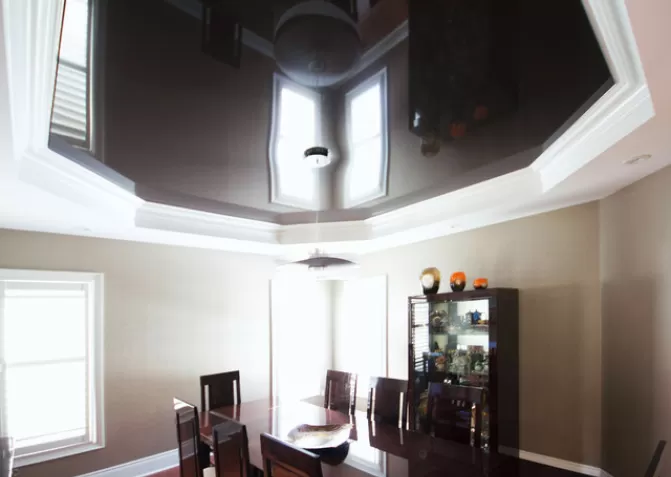 Шоколадный натяжной потолок